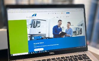 
Ein Laptop-Bildschirm zeigt die Startseite der neuen Toll Collect-Website