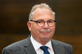 
Portret Udo Schiefnera, członka Rady Nadzorczej spółki Toll Collect GmbH