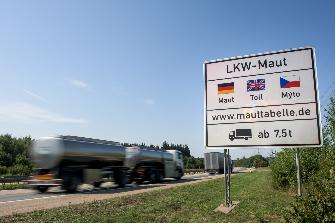 
A sign on a street refers to the truck toll requirement in Germany